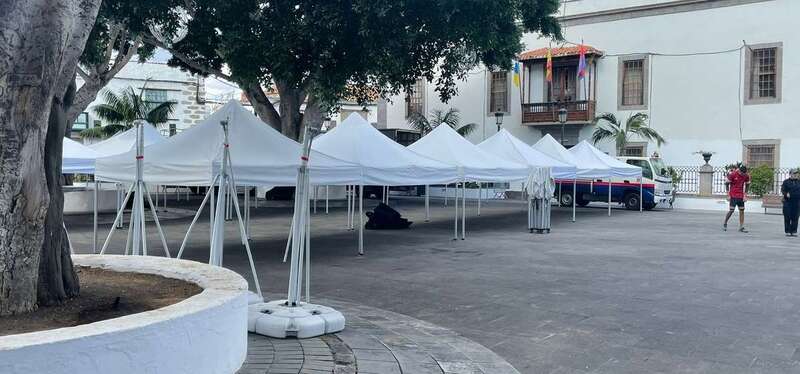 Montaje de las carpas para la feria/TA.